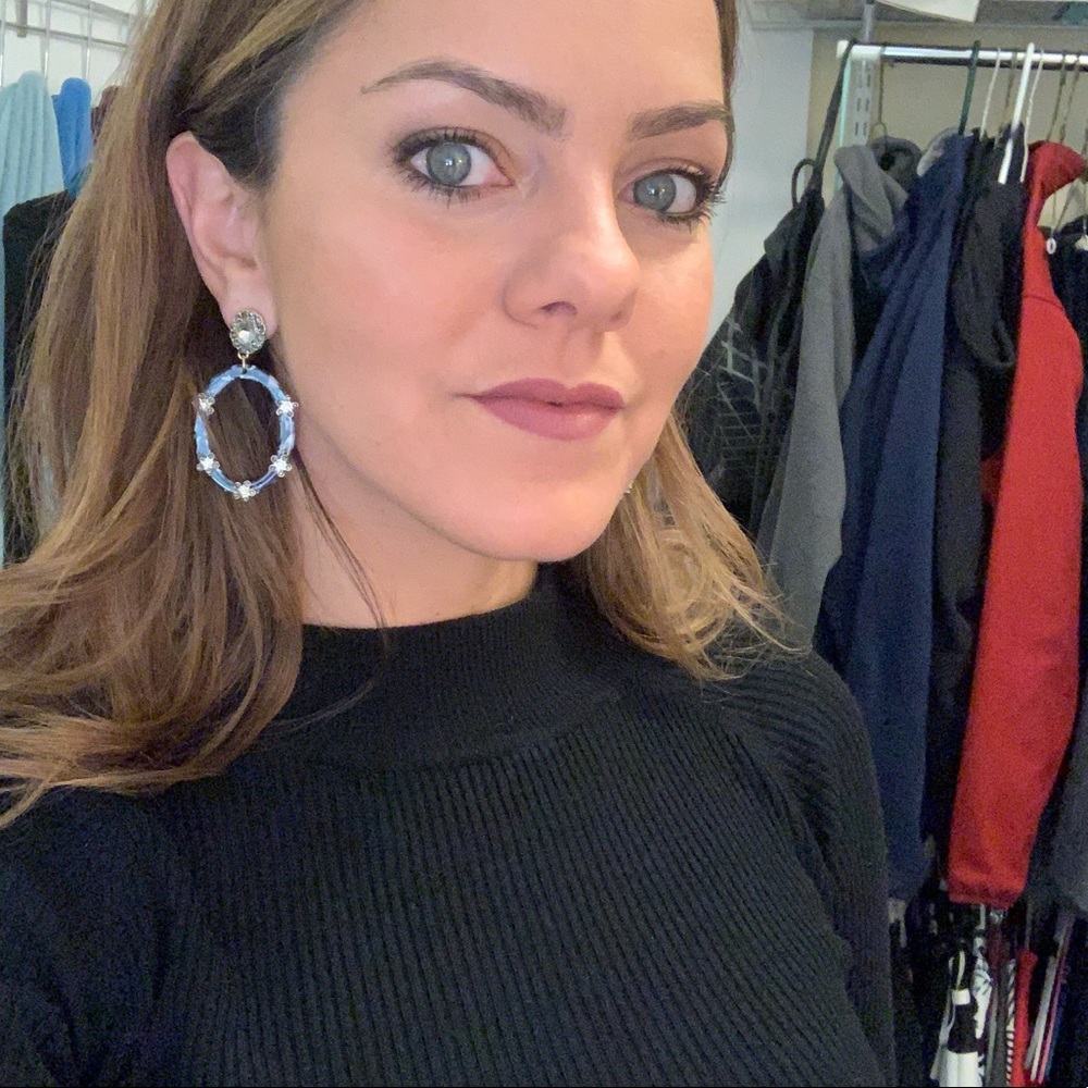 Meet your Posher, Cassandra